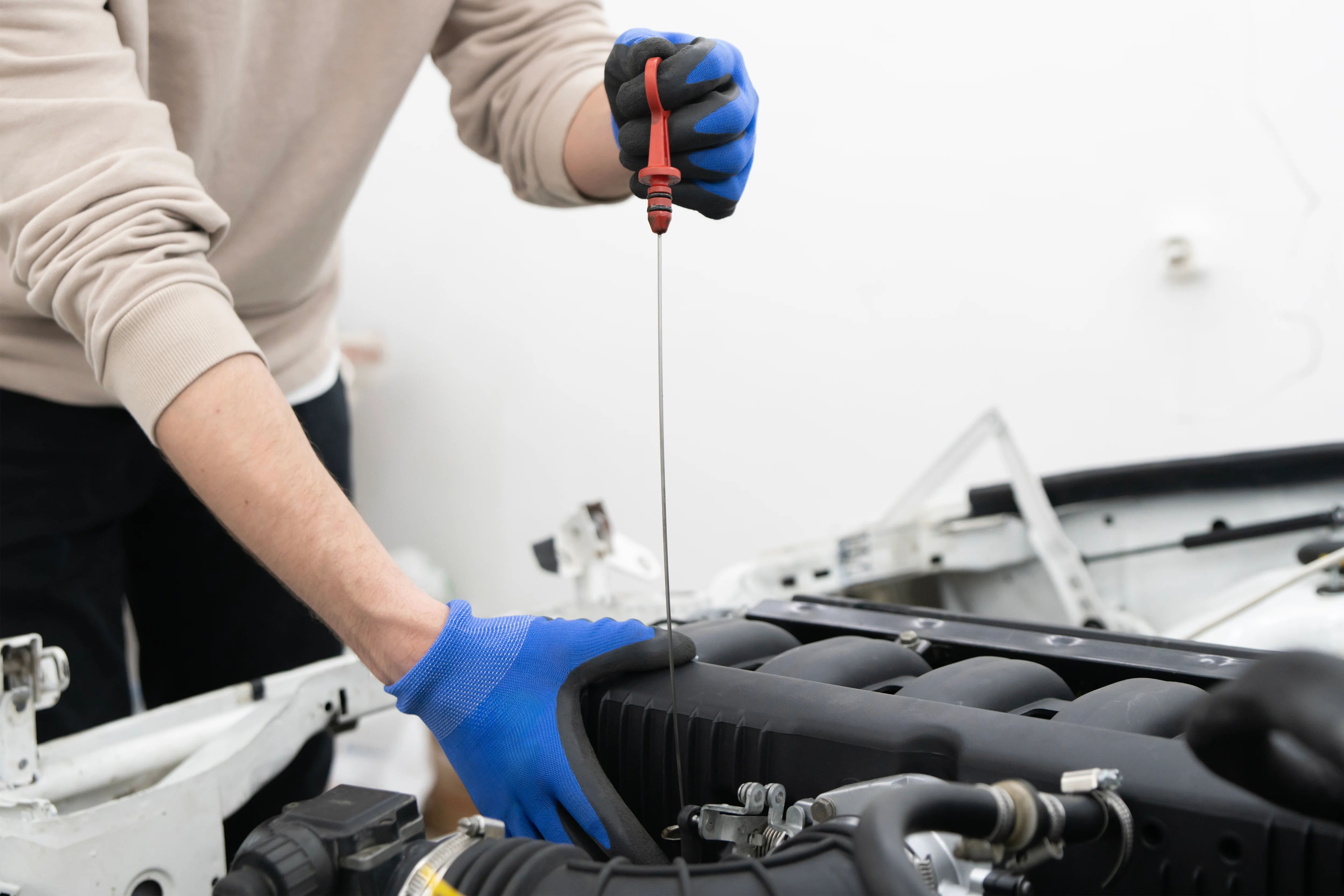 Steps On How To Check The Transmission Fluid Dipstick